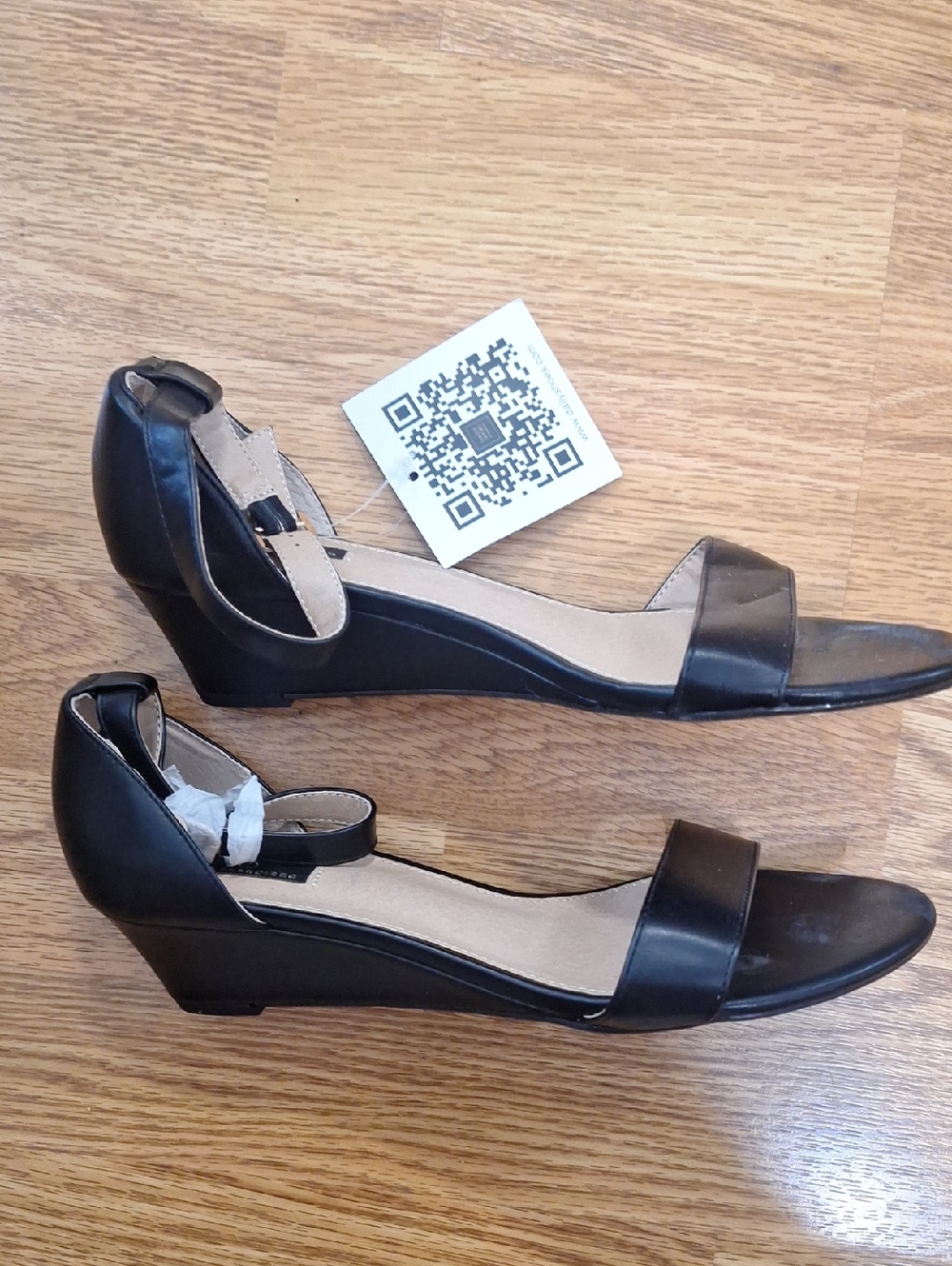 1.25 Low wedge Black Sandal Size 9 NWT